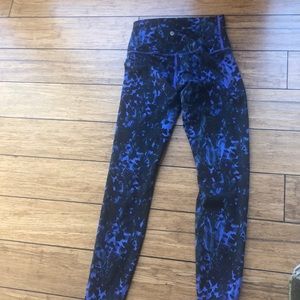 Lululemon leggings size 2 length 27 or 28 barely worn. Blu black purple pattern